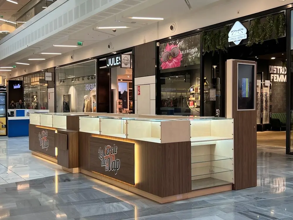 Kiosque Le Cercle de la Vap en allée de centre commercial